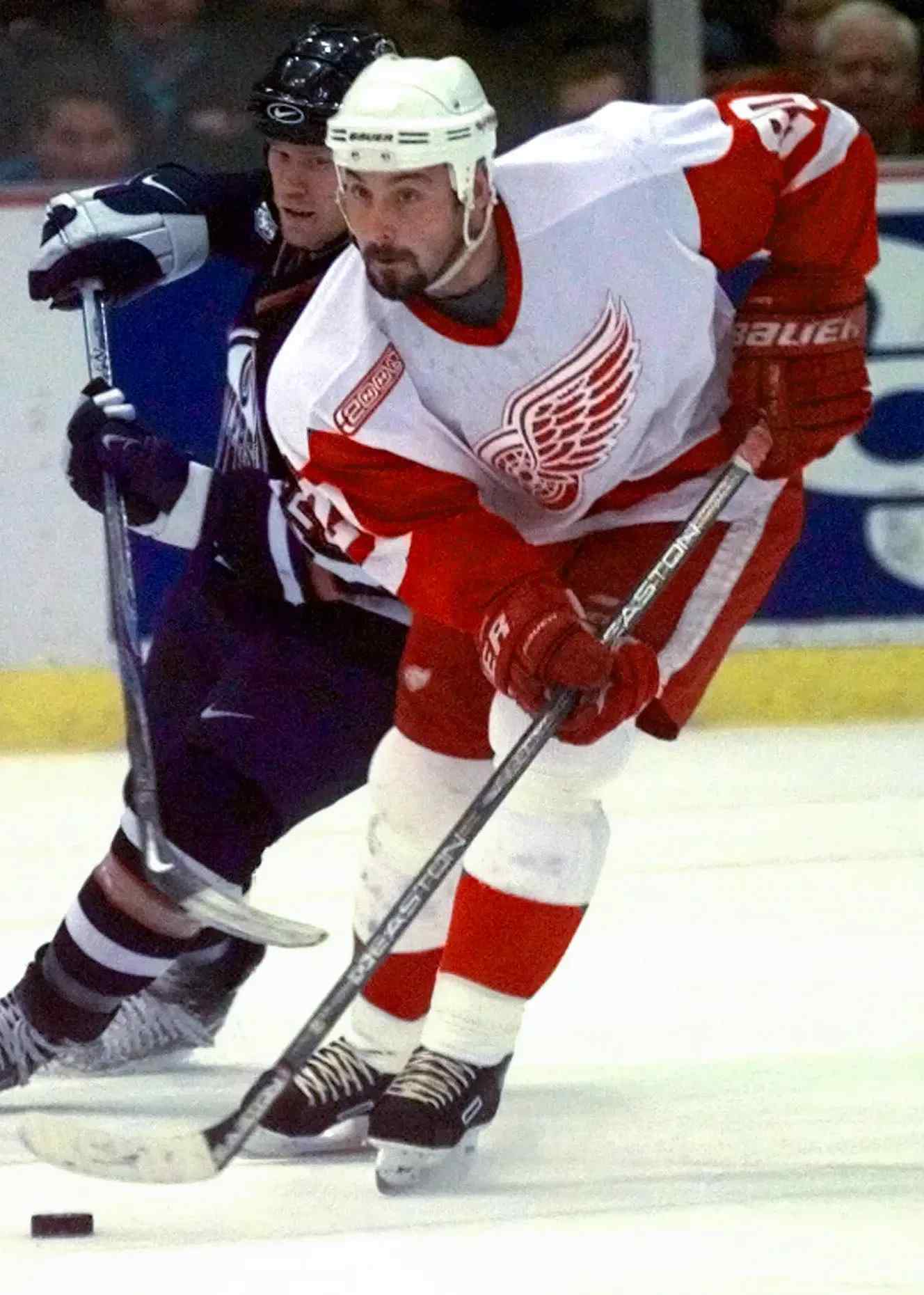 Martin Lapointe playing for Detroit Red Wings.