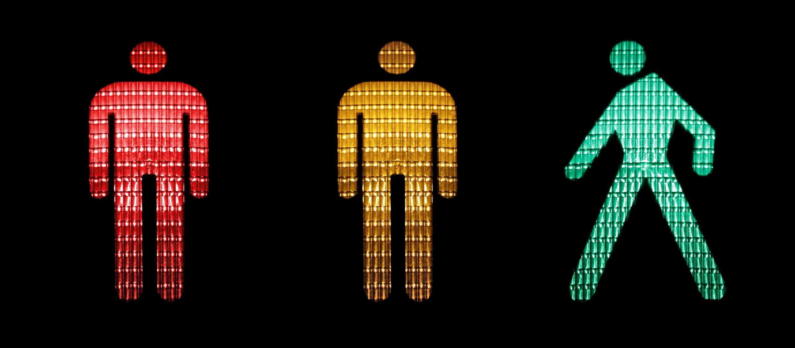 A stoplight featuring red, yellow and green symbols.