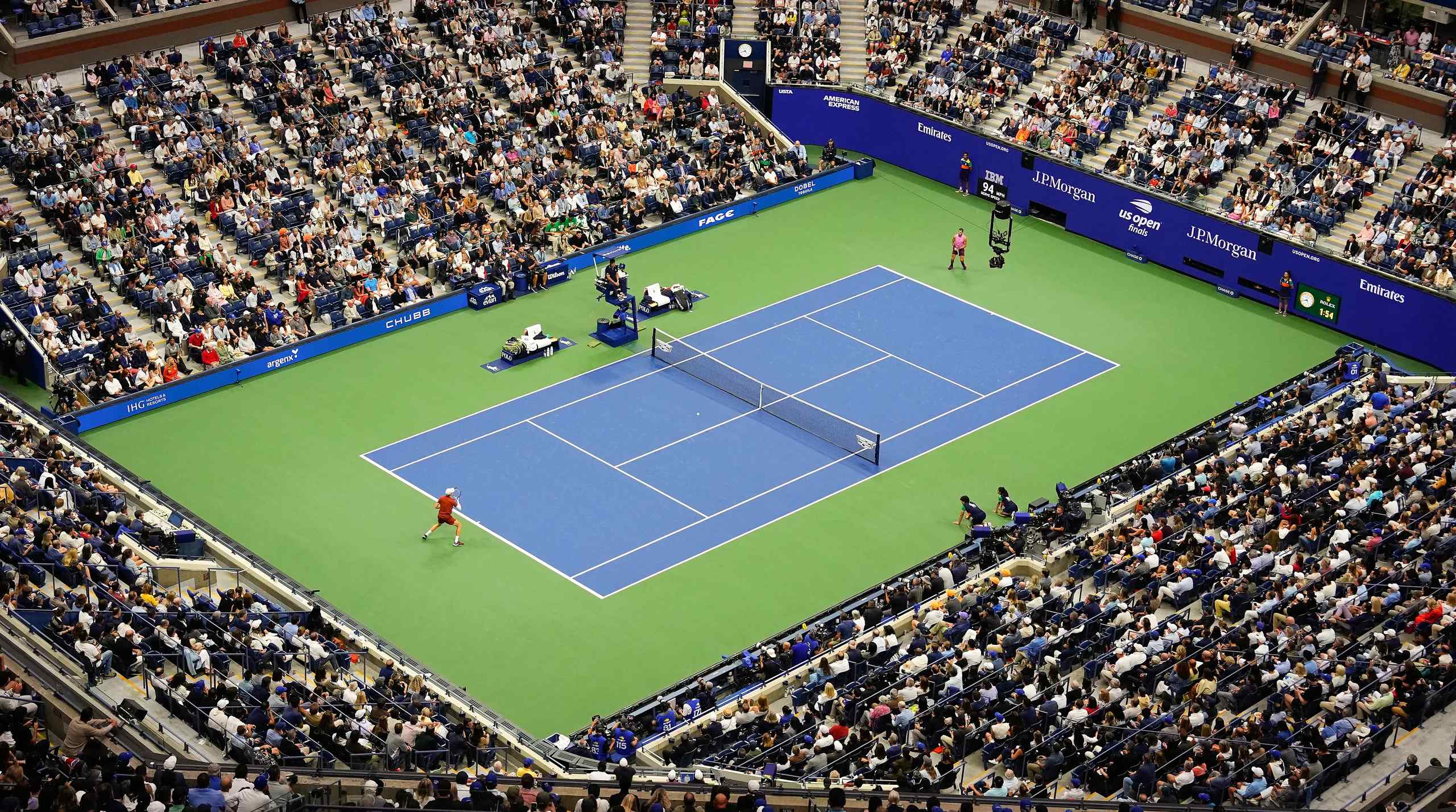 An arial shot of a tennis court.