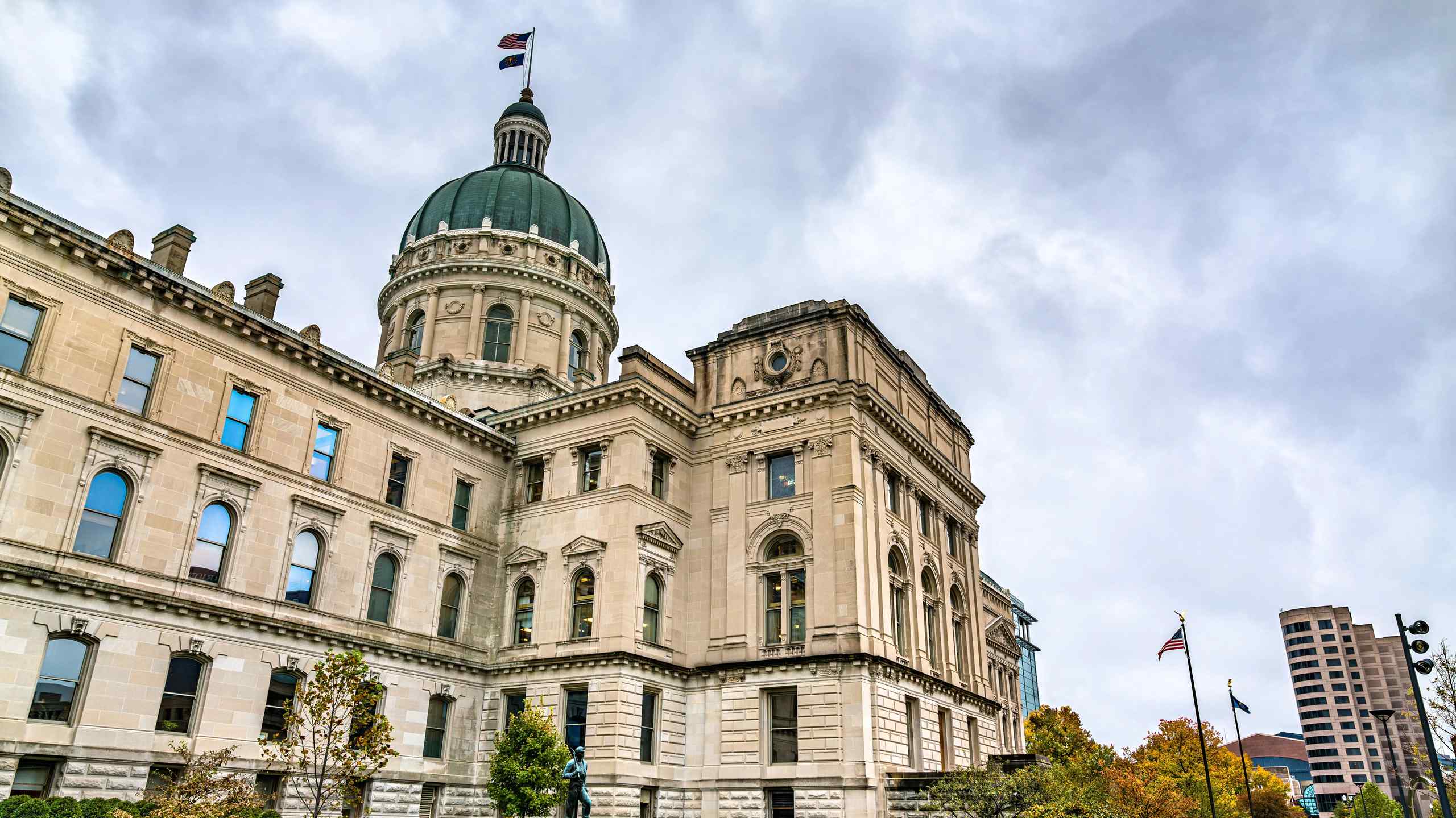 A photo of the Indiana statehouse.